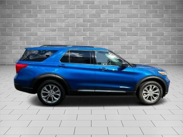 Certified 2023 Ford Explorer XLT w/ Equipment Group 202A AWD/4WD image 2