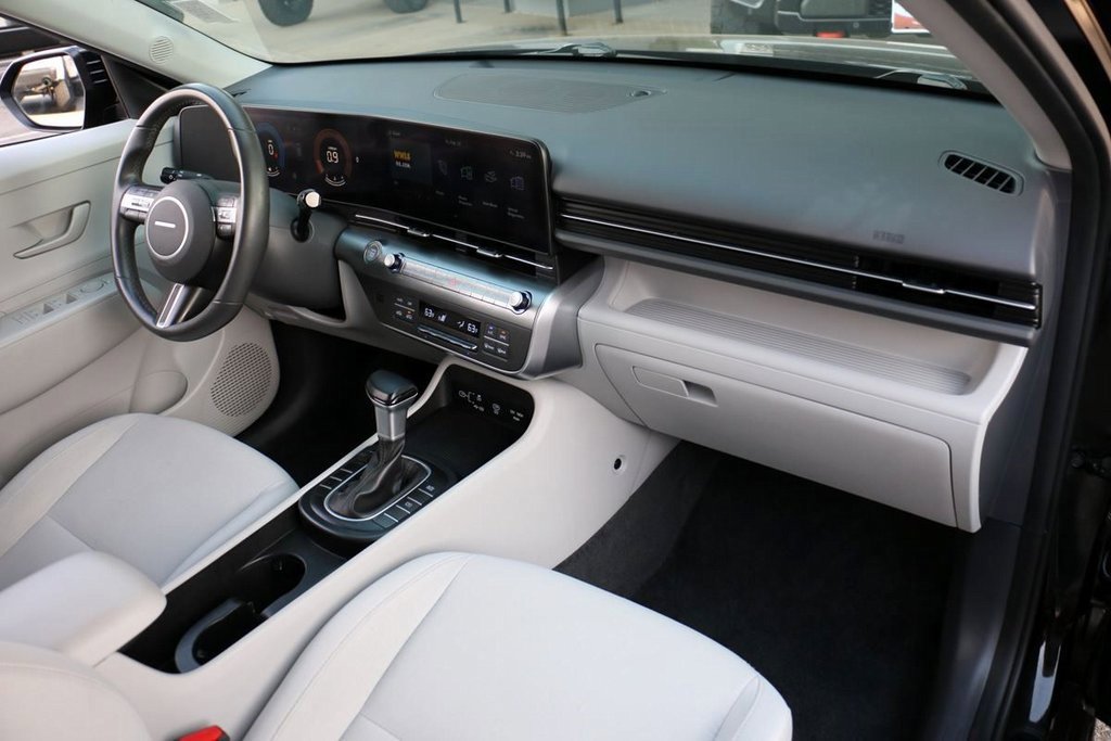 Used 2025 Hyundai Kona SEL image 30