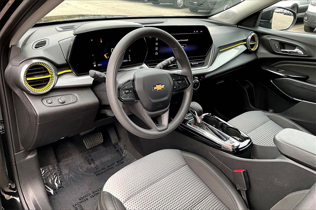 Used 2025 Chevrolet Trax LT image 13
