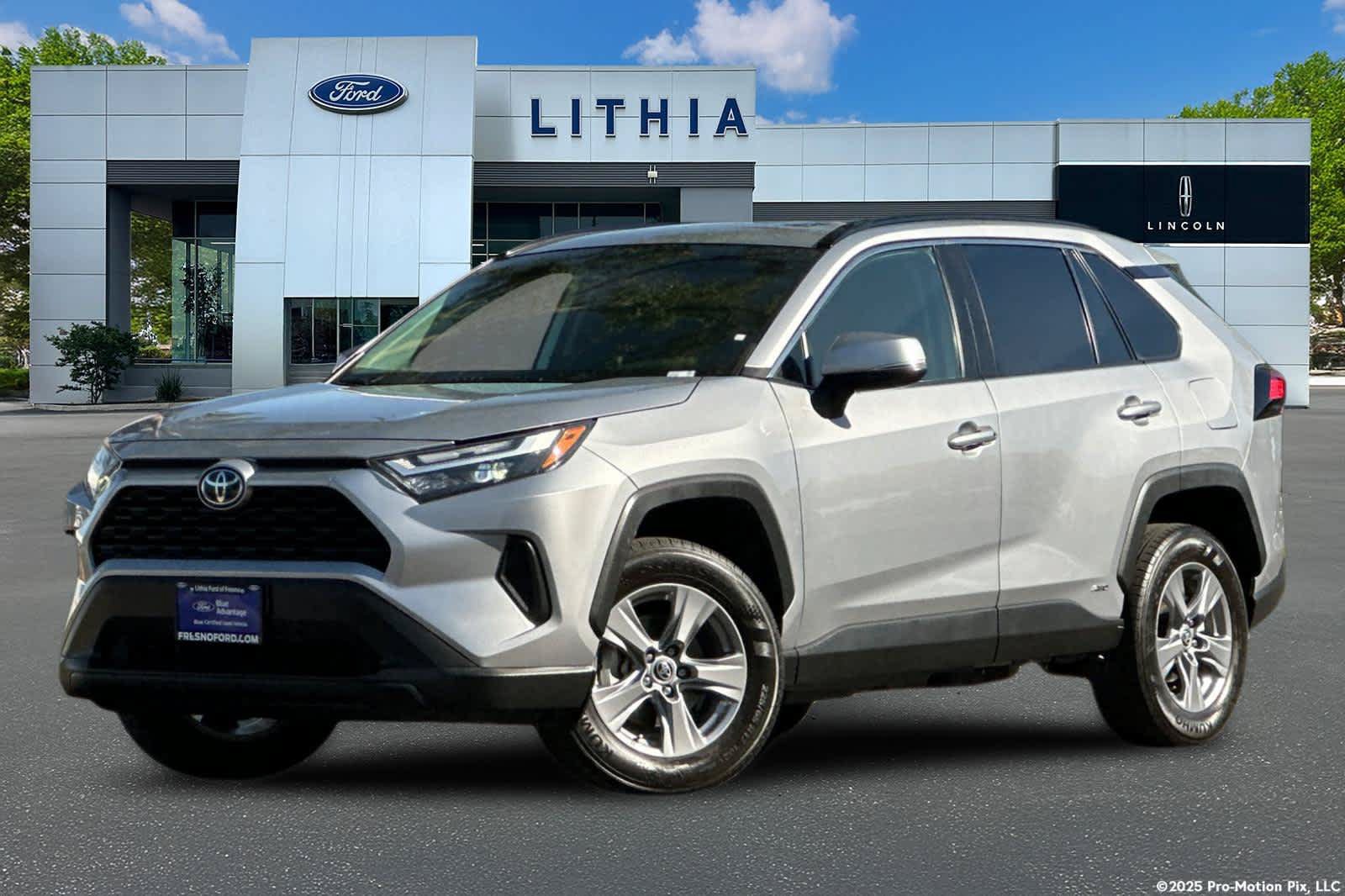 Used 2022 Toyota RAV4 XLE w/ Convenience Package AWD/4WD image 1