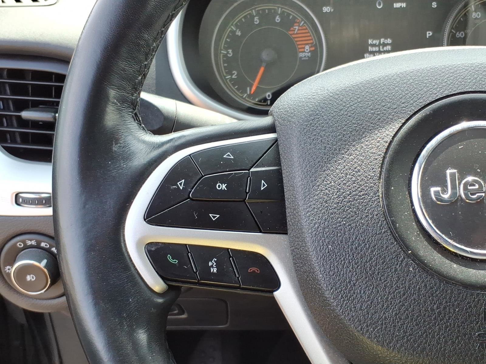 Used 2018 Jeep Cherokee Overland w/ Technology Group AWD/4WD image 18