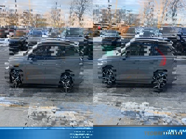 Used 2024 Volvo V60 T8 Polestar image 2