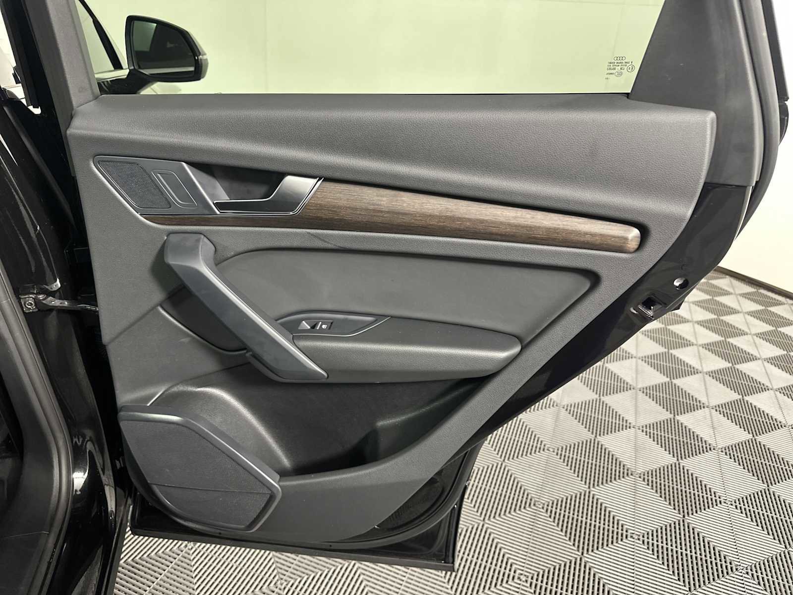 Used 2023 Audi Q5 2.0T Premium w/ Convenience Package image 14