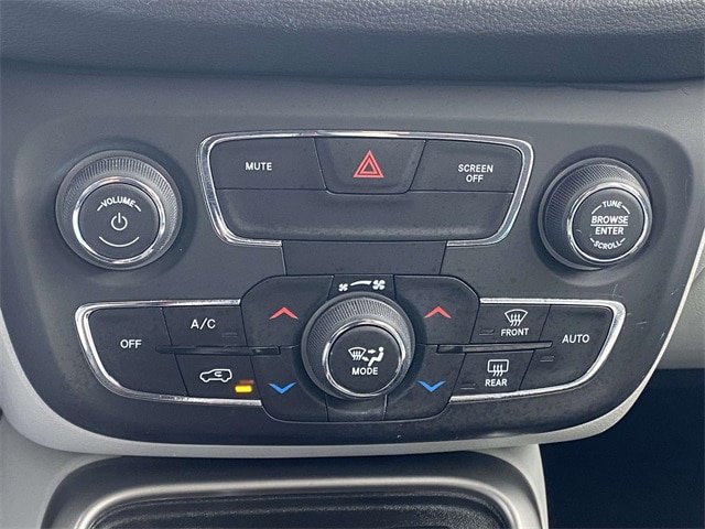 Used 2019 Jeep Compass Latitude FWD image 28