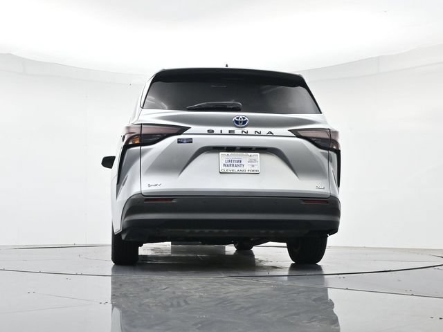 Used 2025 Toyota Sienna XLE FWD image 42