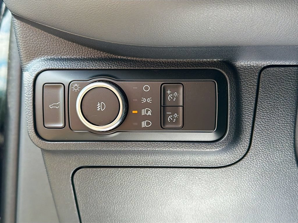 Certified 2025 Ford Explorer Active w/ Active Comfort Package AWD/4WD image 10