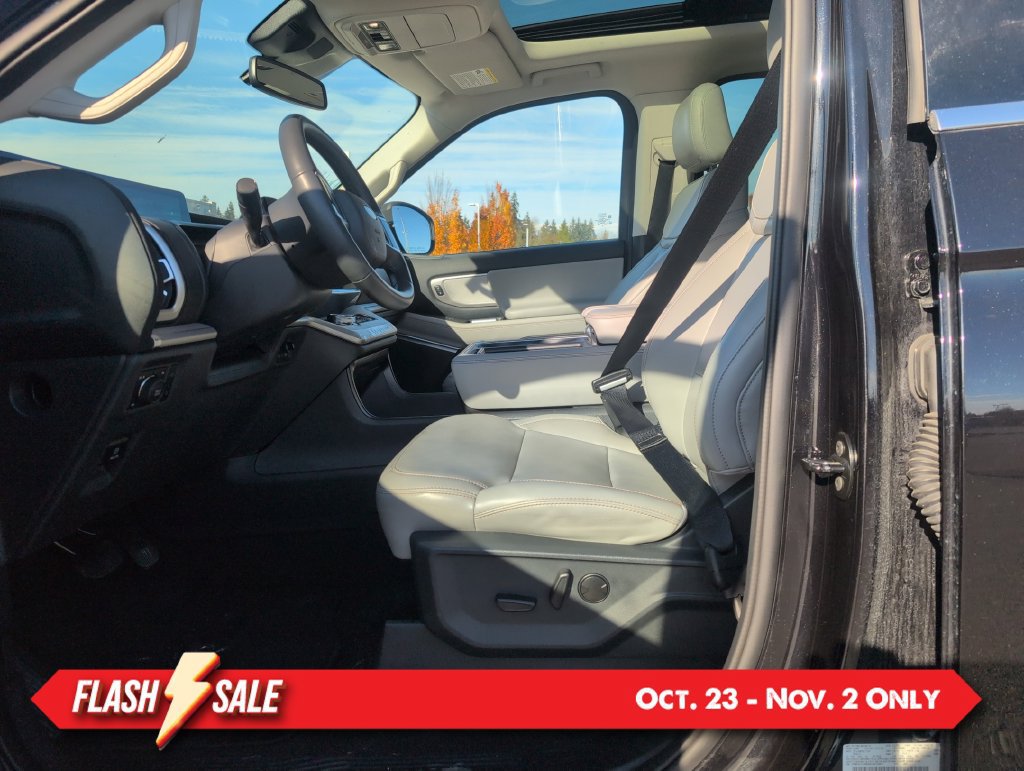 Certified 2025 Ford Expedition Active AWD/4WD image 5