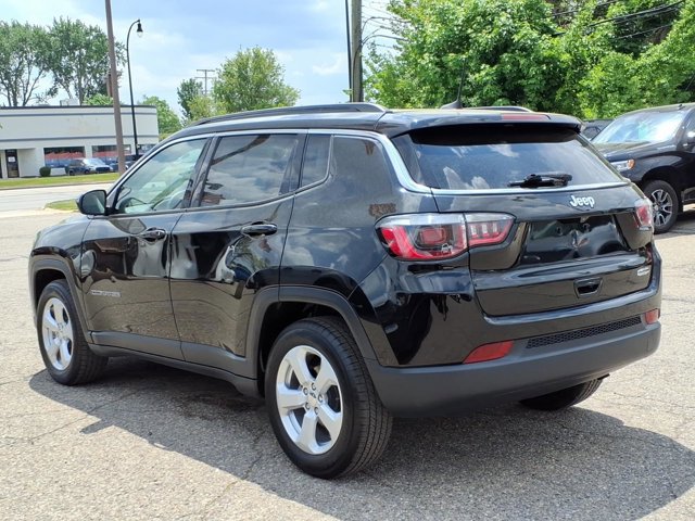 Used 2020 Jeep Compass Latitude w/ Cold Weather Group FWD image 2