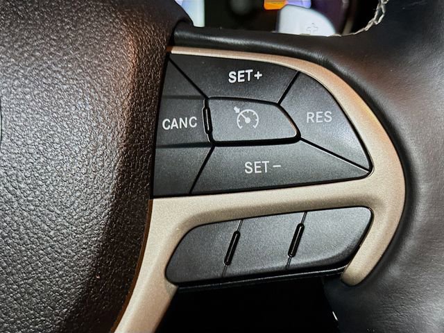 Used 2017 Jeep Grand Cherokee Limited image 39