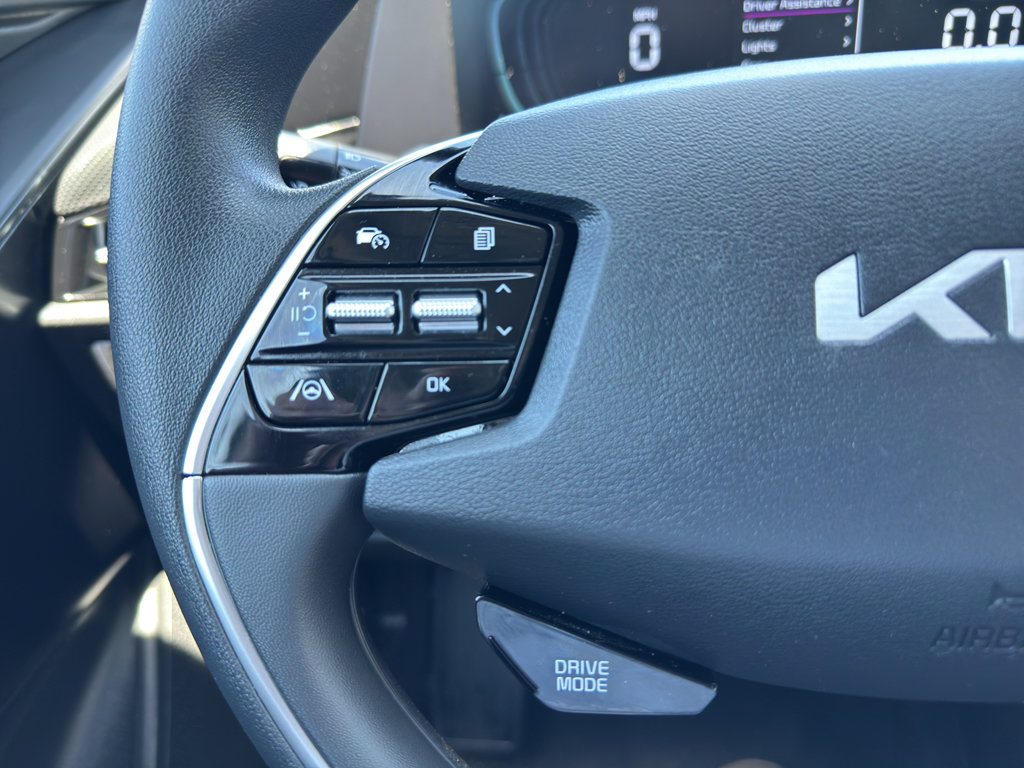 Used 2025 Kia Niro LX FWD image 12