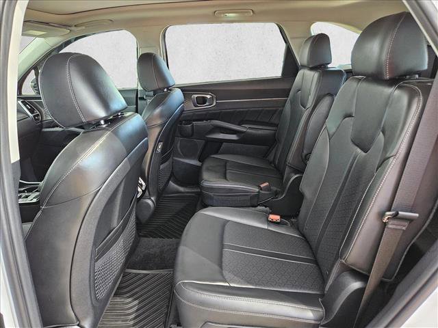 Used 2023 Kia Sorento SX image 19