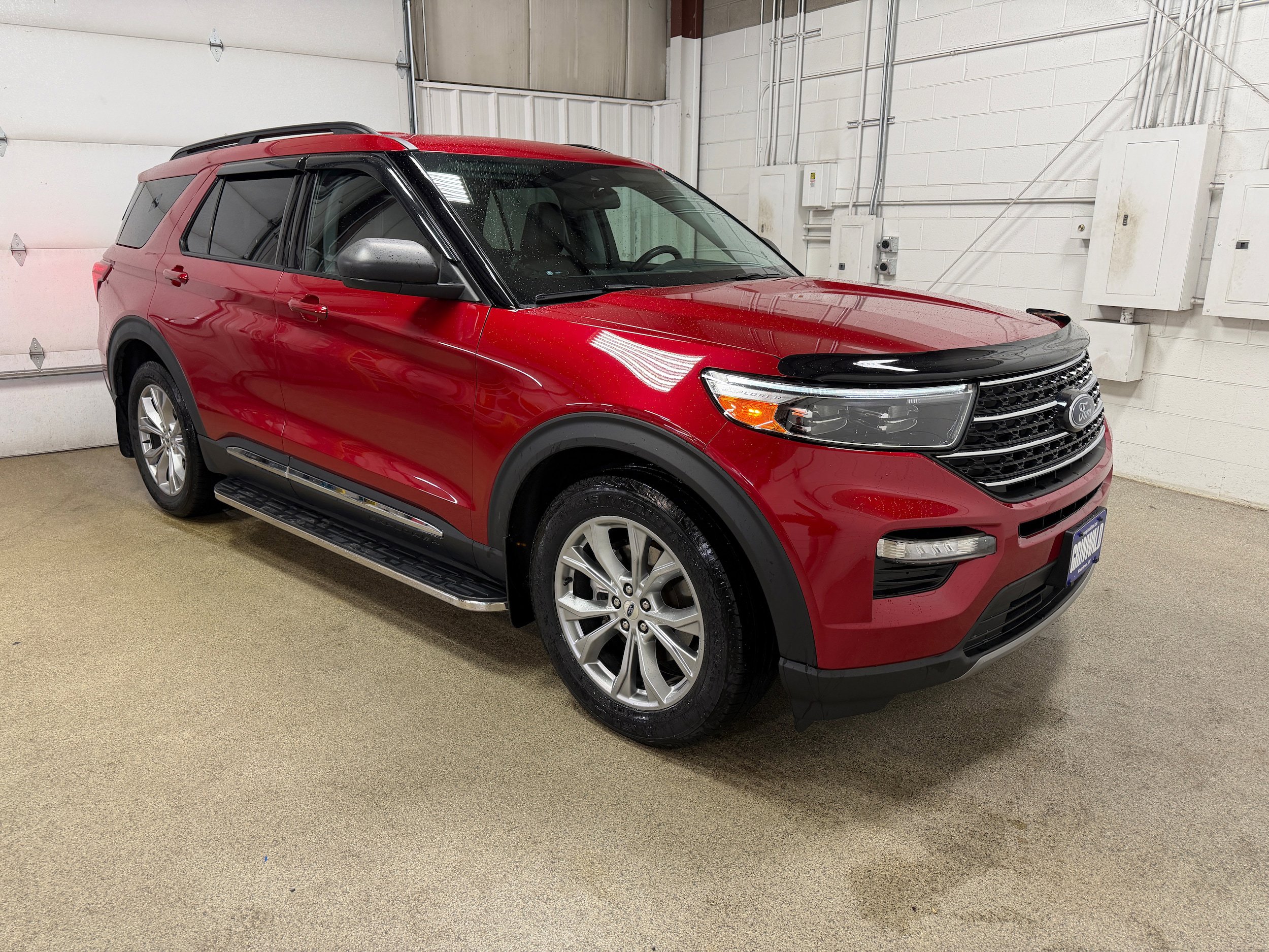 Certified 2021 Ford Explorer XLT w/ Equipment Group 202A AWD/4WD image 4
