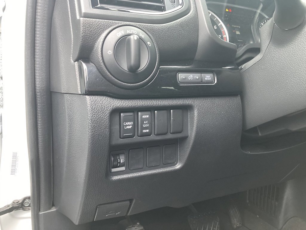 Used 2023 Nissan Titan SV w/ SV Convenience Package image 20