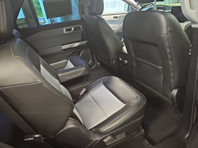 Certified 2023 Ford Explorer XLT w/ Equipment Group 202A RWD image 11