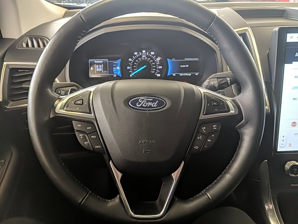 Certified 2024 Ford Edge Titanium w/ Class II Trailer Tow Package image 15