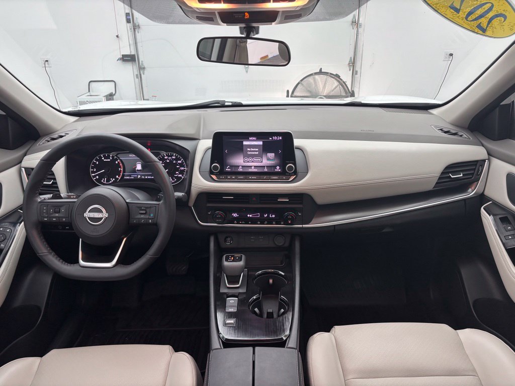Used 2024 Nissan Rogue SV w/ SV Premium Package FWD image 4
