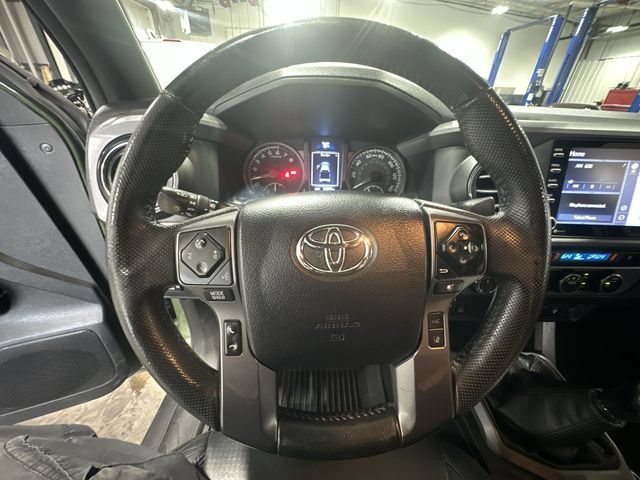 Used 2022 Toyota Tacoma TRD Sport w/ TRD Premium Sport Package AWD/4WD image 15