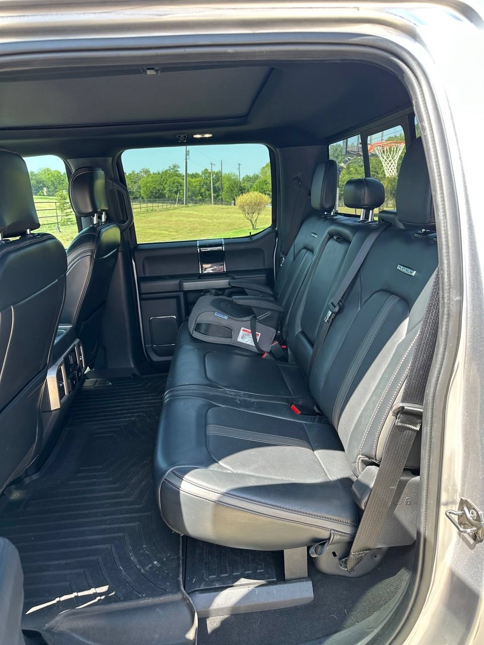 Certified 2022 Ford F250 Platinum w/ FX4 Off-Road Package AWD/4WD image 4