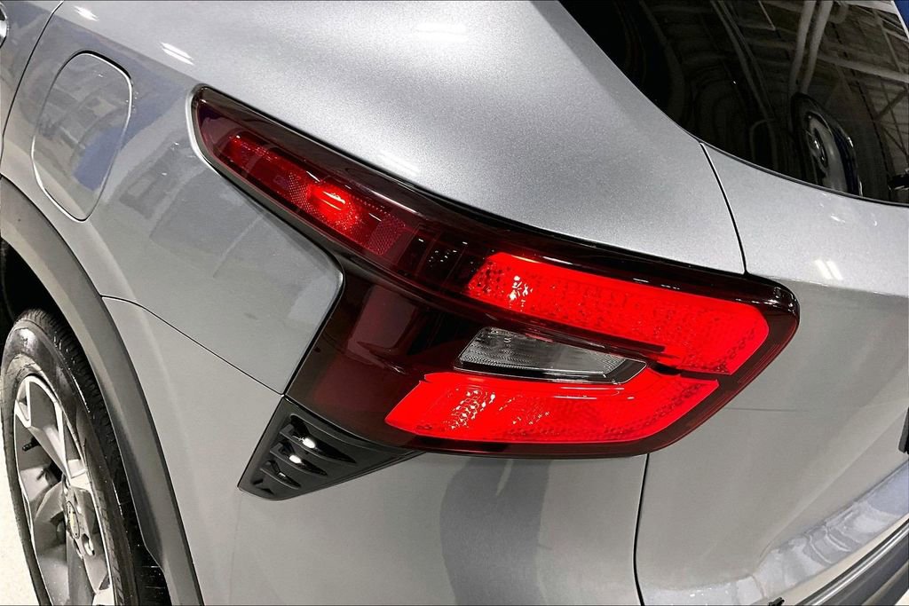 Used 2025 Chevrolet Trax LT w/ Driver Confidence Package image 28