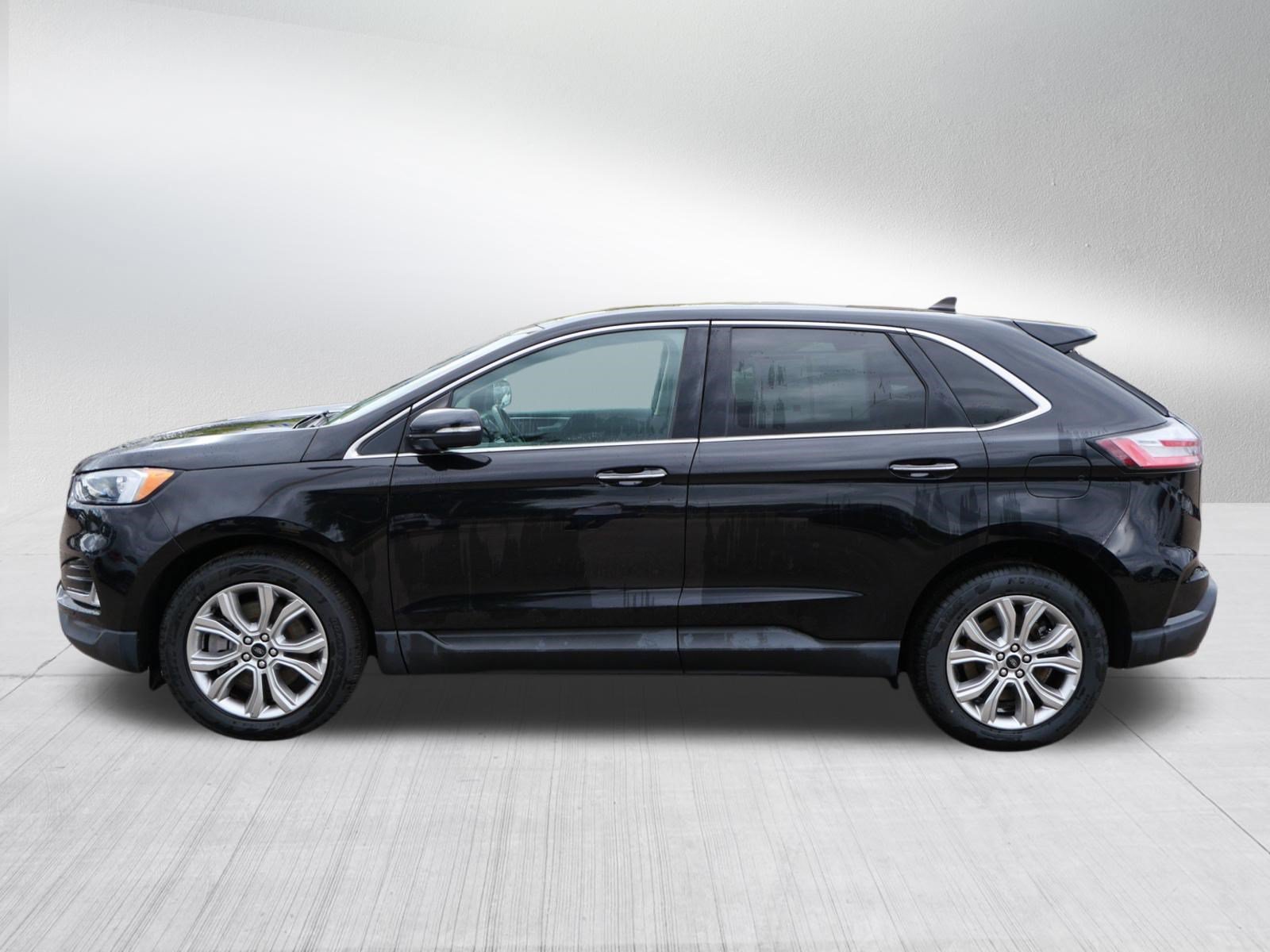 Certified 2024 Ford Edge Titanium AWD/4WD image 2