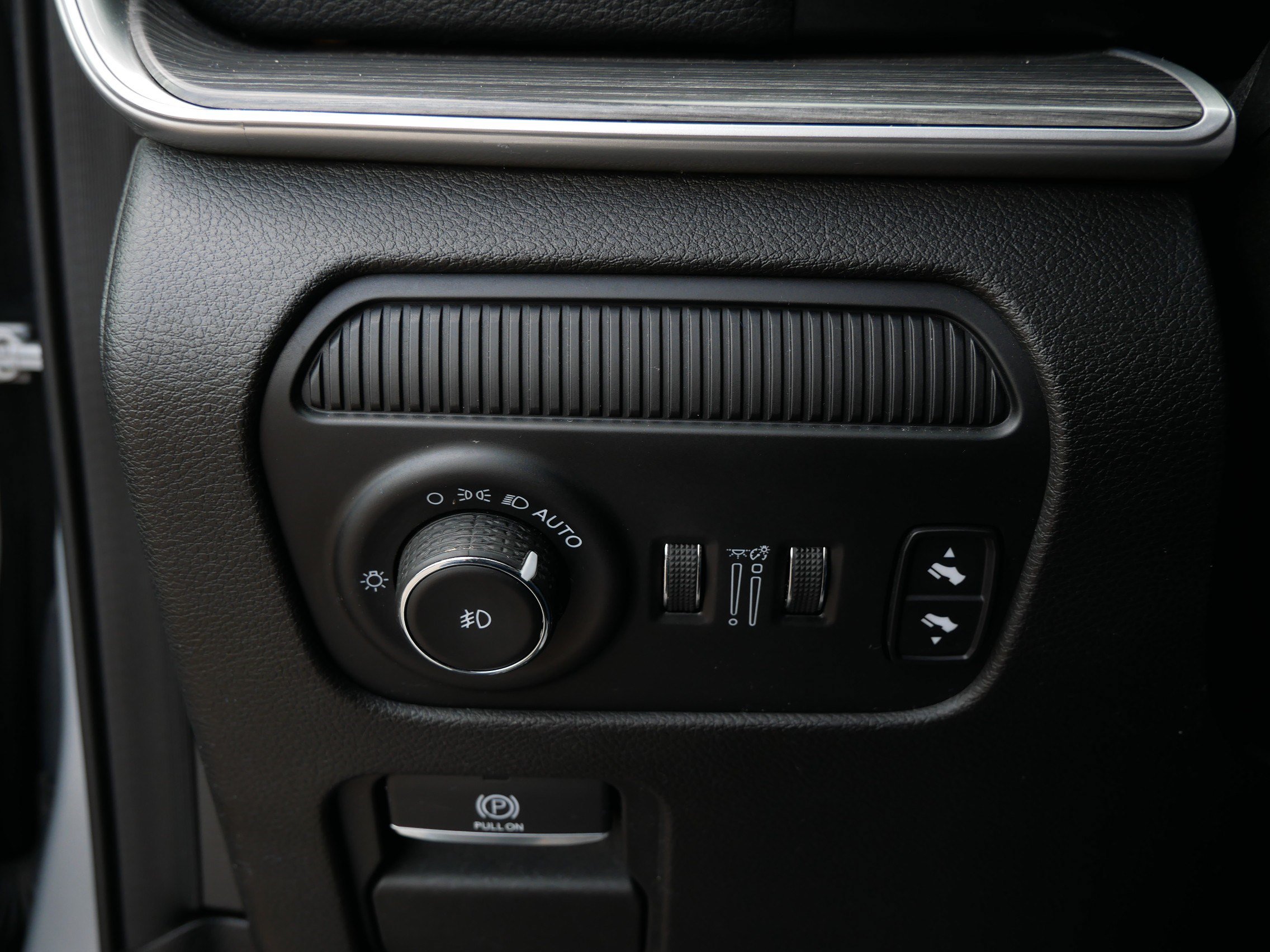 Used 2024 Jeep Wagoneer L Series II AWD/4WD image 26