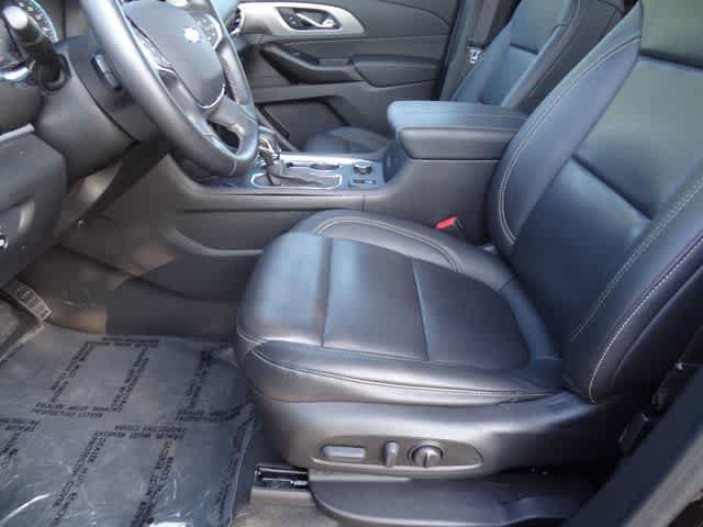 Used 2023 Chevrolet Traverse LT w/ LT Premium Package AWD/4WD image 6