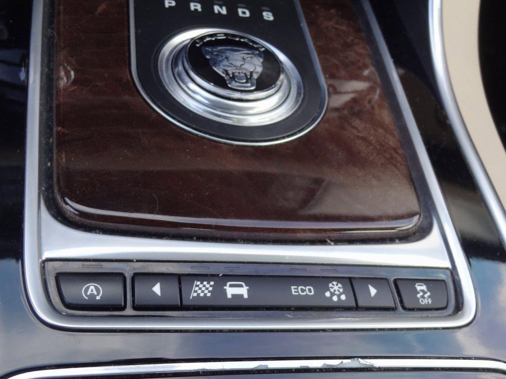 Used 2017 Jaguar XF Prestige image 11