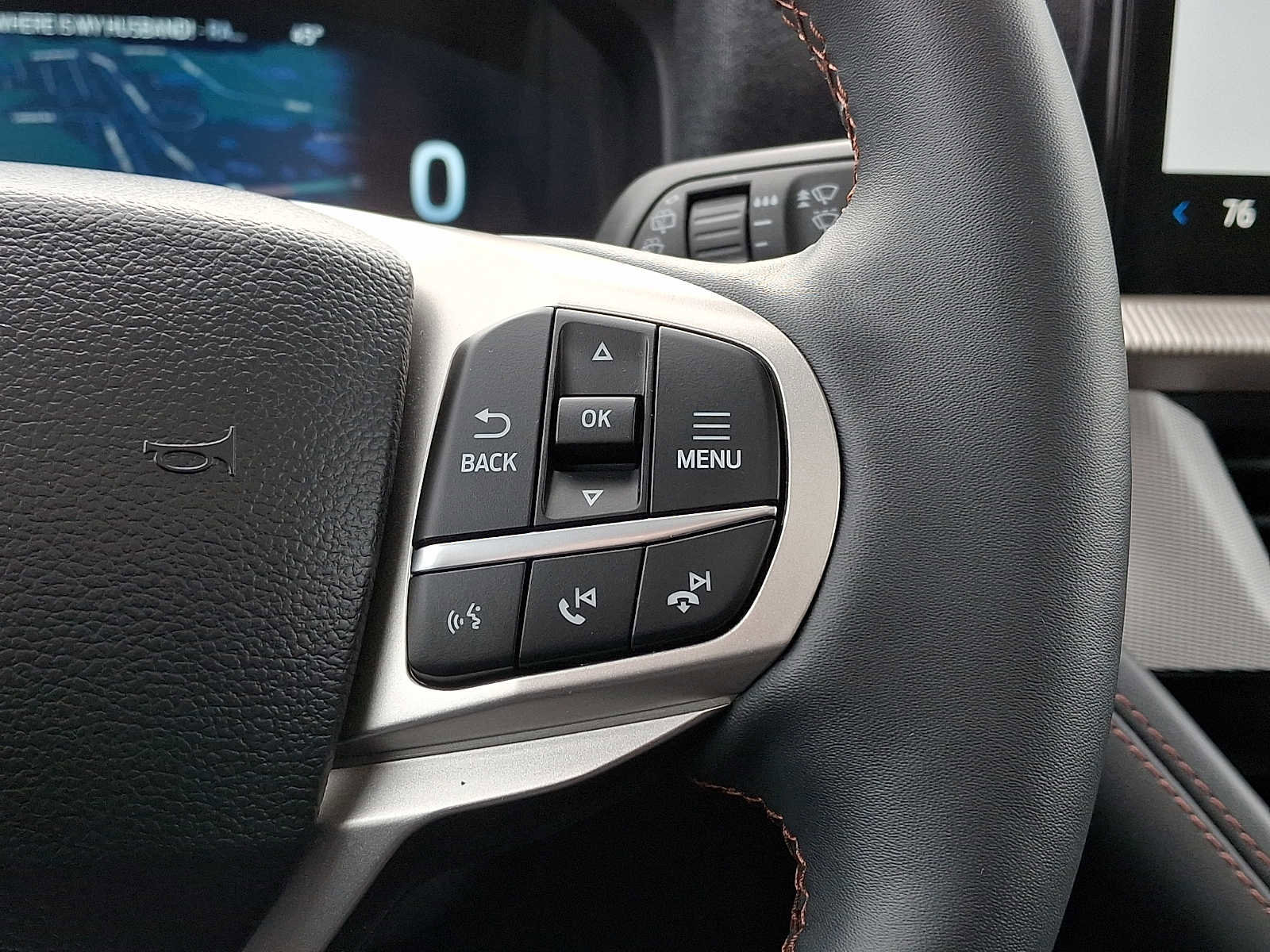 Certified 2025 Ford Explorer Active w/ Active Comfort Package image 25