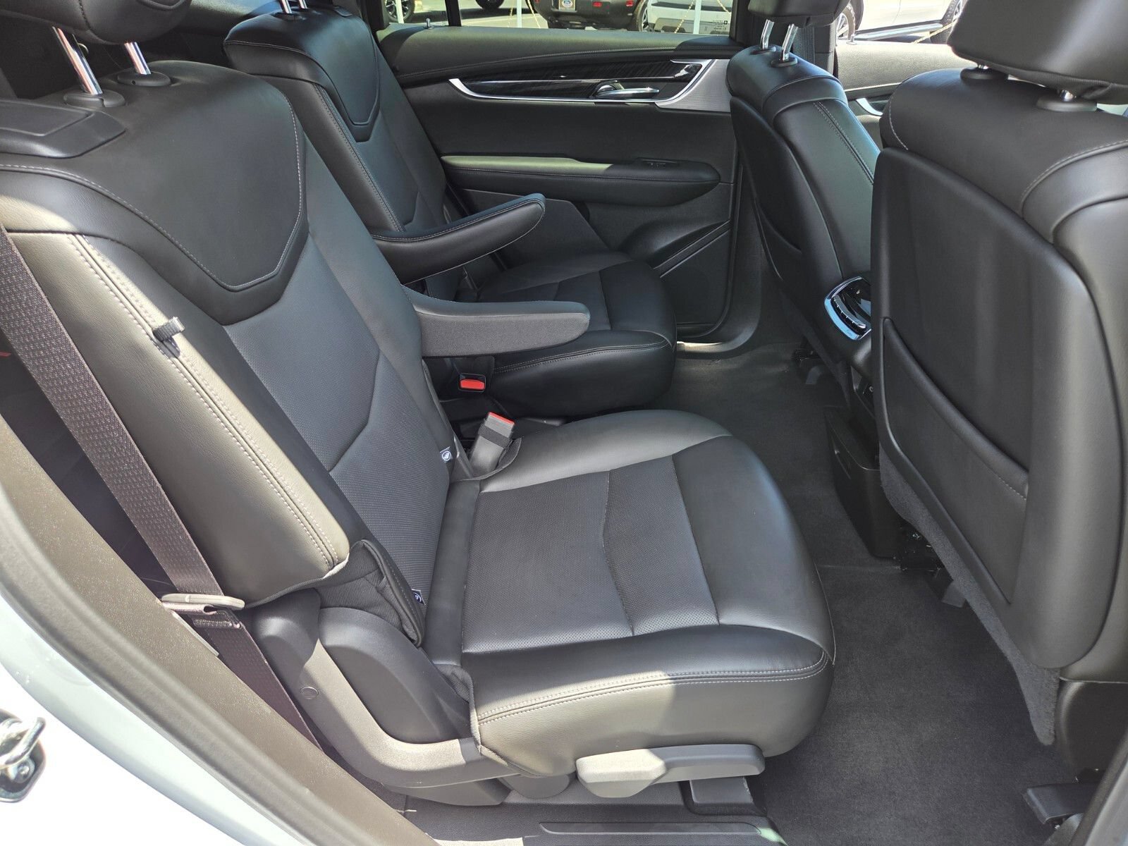 Used 2025 Cadillac XT6 Premium Luxury w/ Technology Package FWD image 16