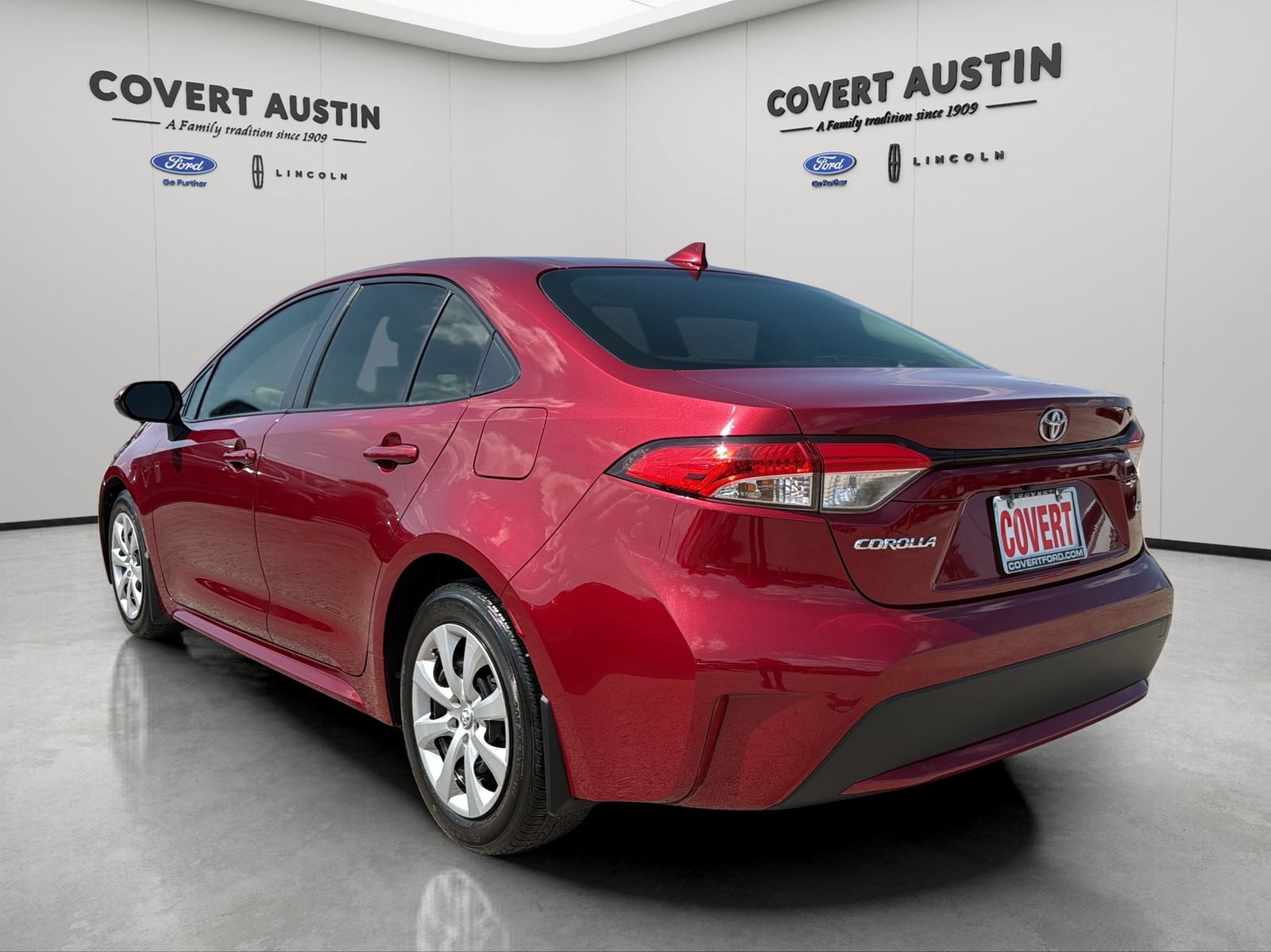 Used 2022 Toyota Corolla LE FWD image 3
