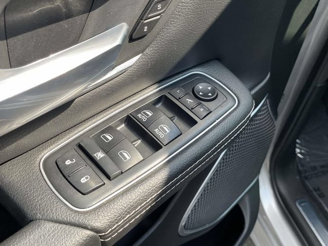 Used 2019 RAM 1500 Laramie AWD/4WD image 13