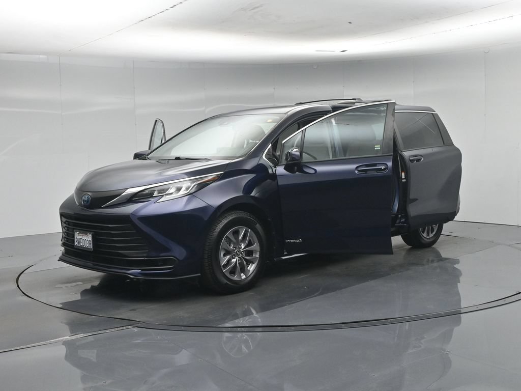 Used 2021 Toyota Sienna LE w/ LE Plus Package FWD image 35