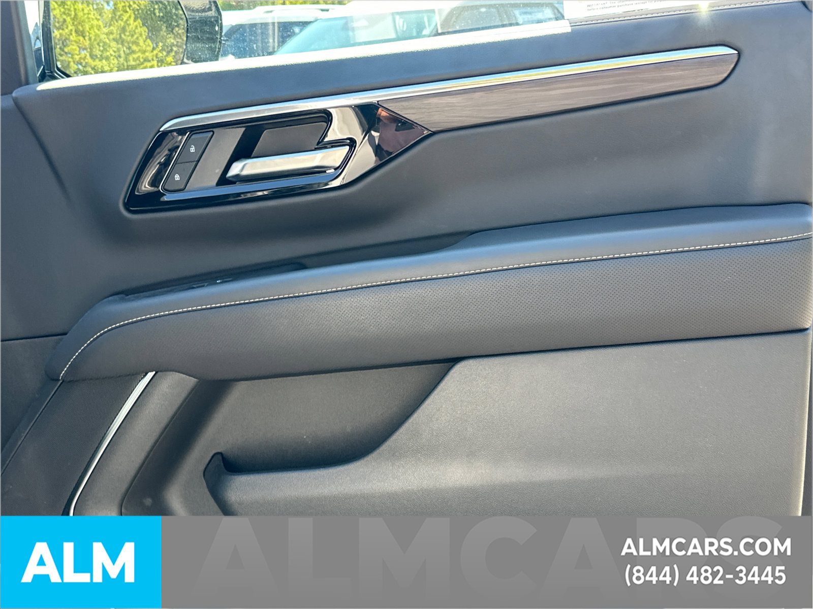 Used 2025 Chevrolet Tahoe Premier AWD/4WD image 16