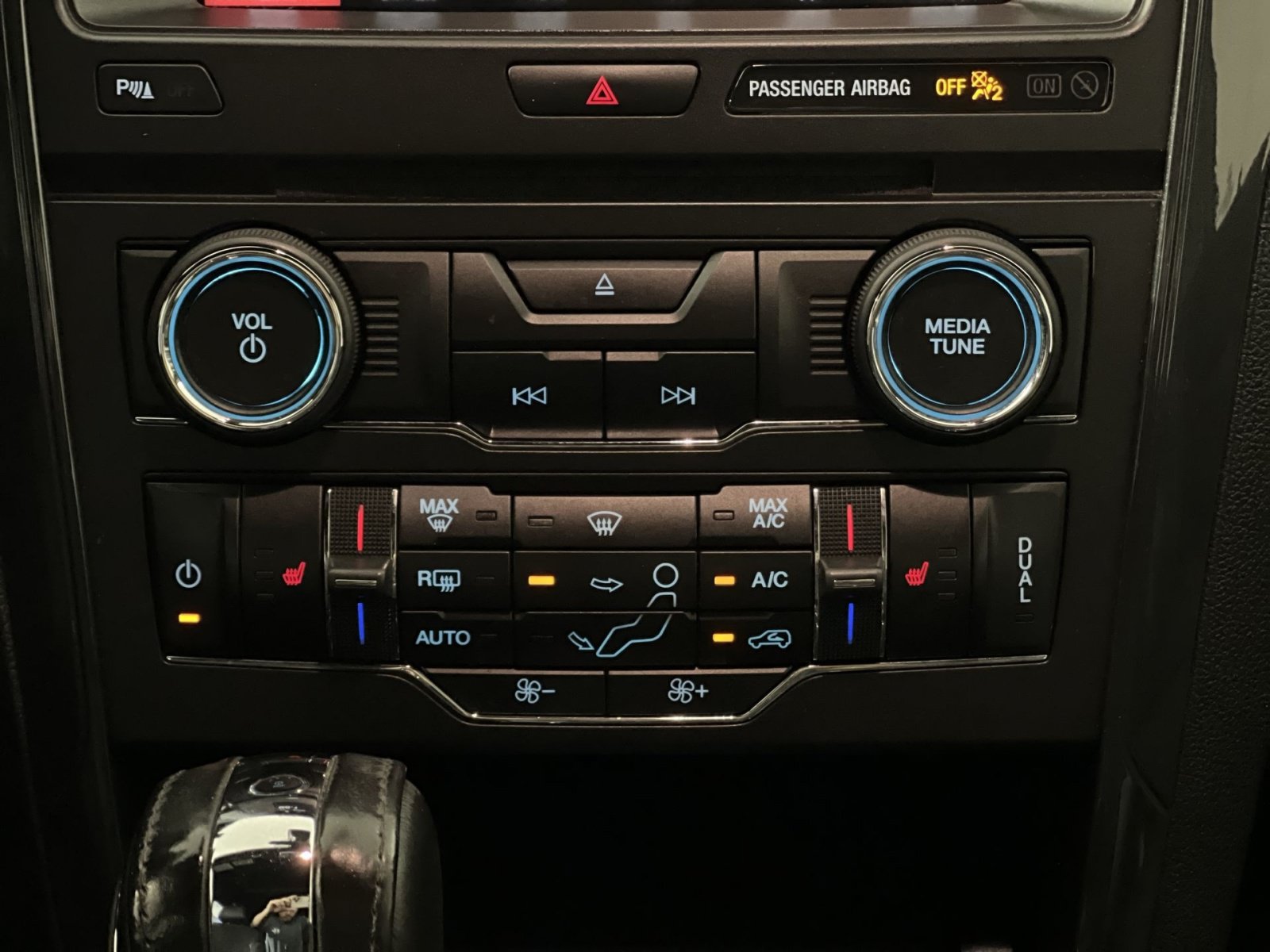Certified 2018 Ford Explorer XLT w/ Equipment Group 202A AWD/4WD image 21