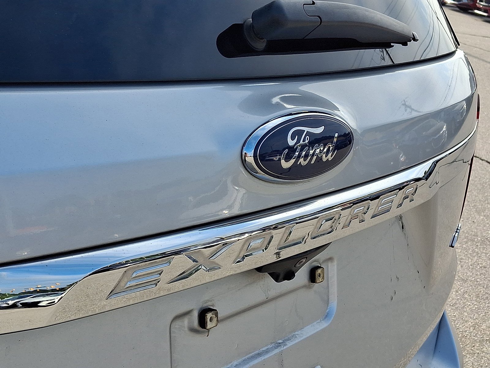 Certified 2017 Ford Explorer XLT w/ Equipment Group 202A AWD/4WD image 30