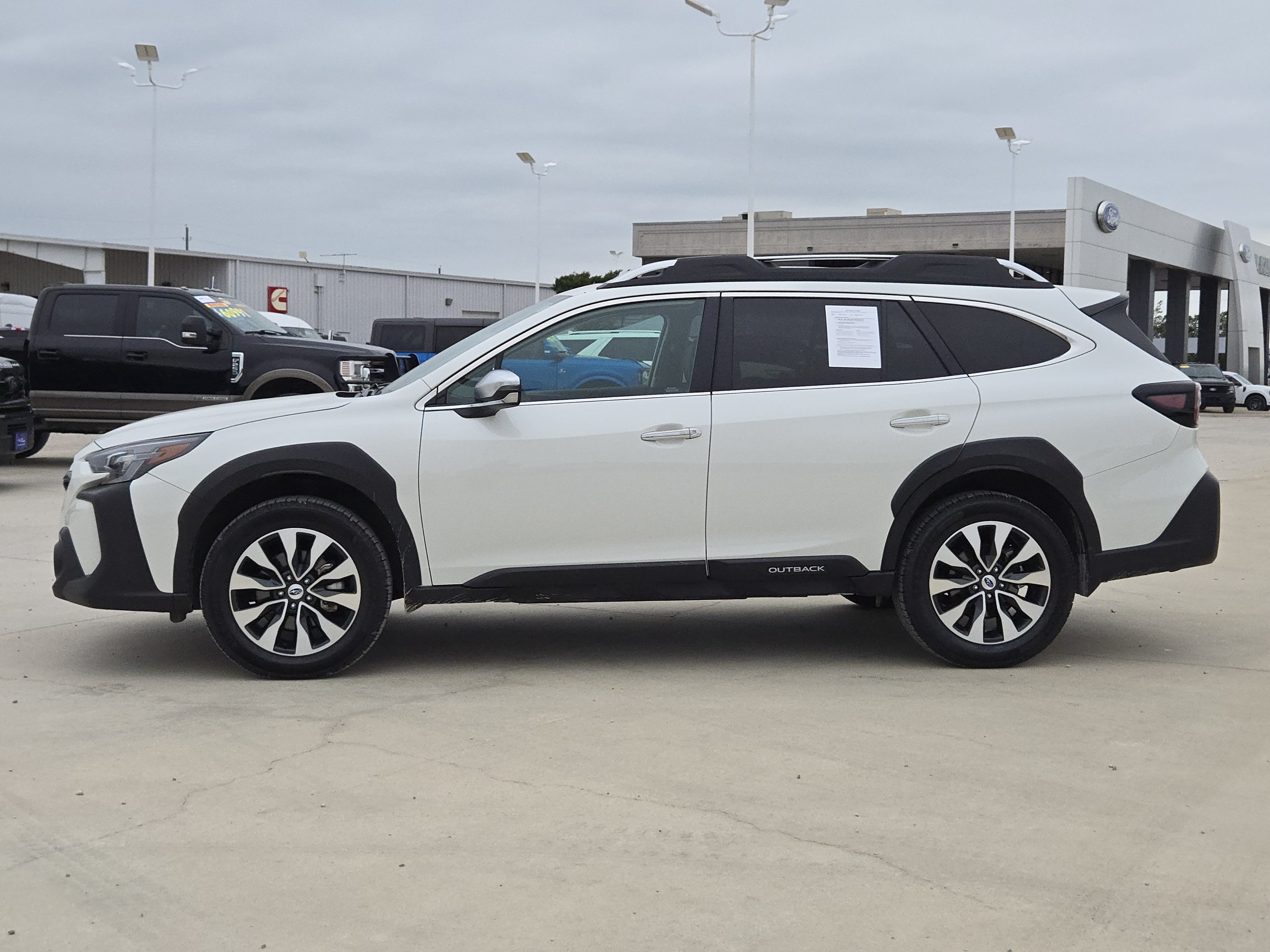 Used 2024 Subaru Outback Touring AWD/4WD image 4