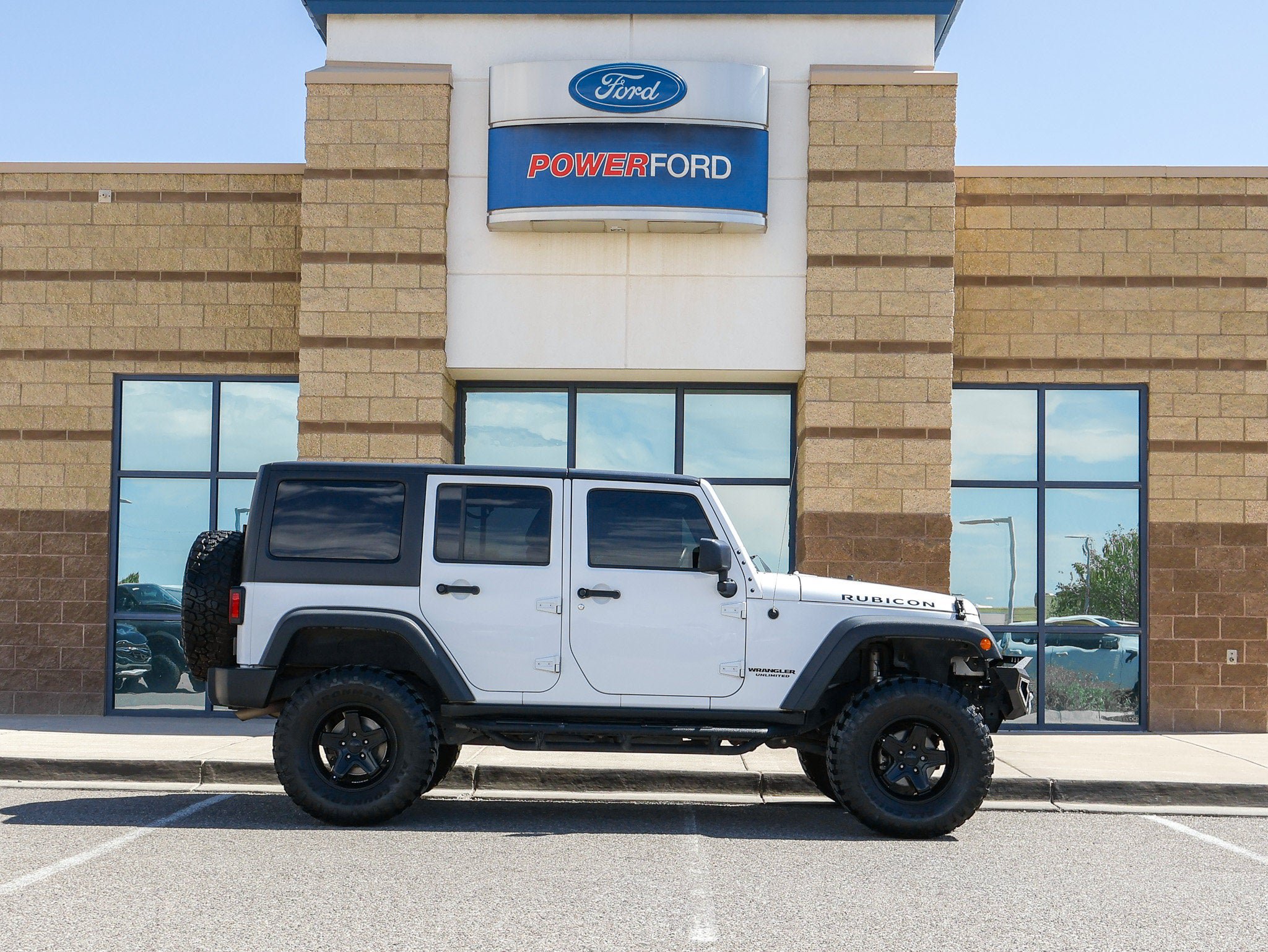 Used 2017 Jeep Wrangler Unlimited Rubicon w/ Connectivity Group AWD/4WD image 5