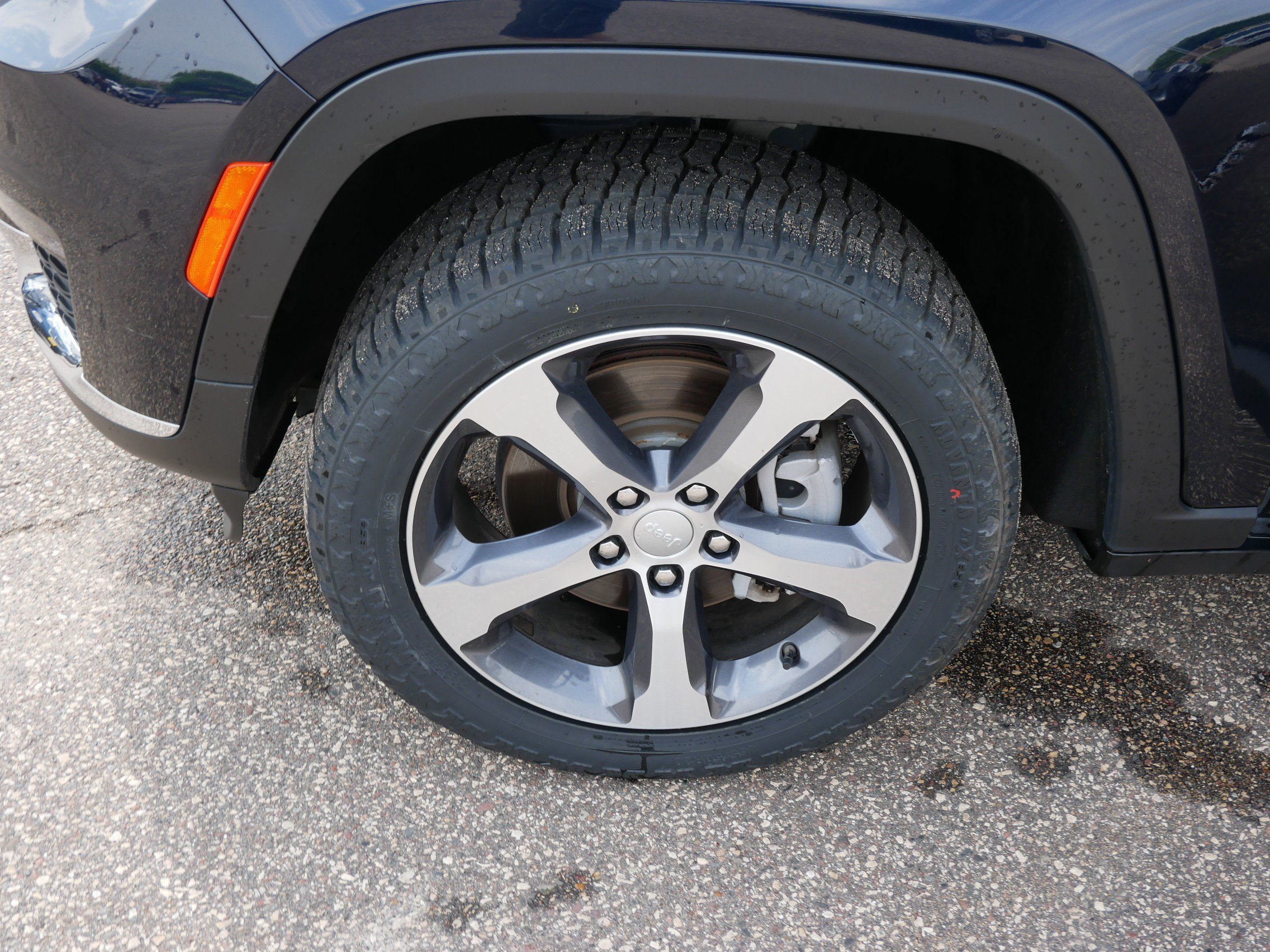 Used 2023 Jeep Grand Cherokee L Limited AWD/4WD image 15