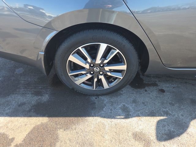 Used 2021 Nissan Versa SV image 12