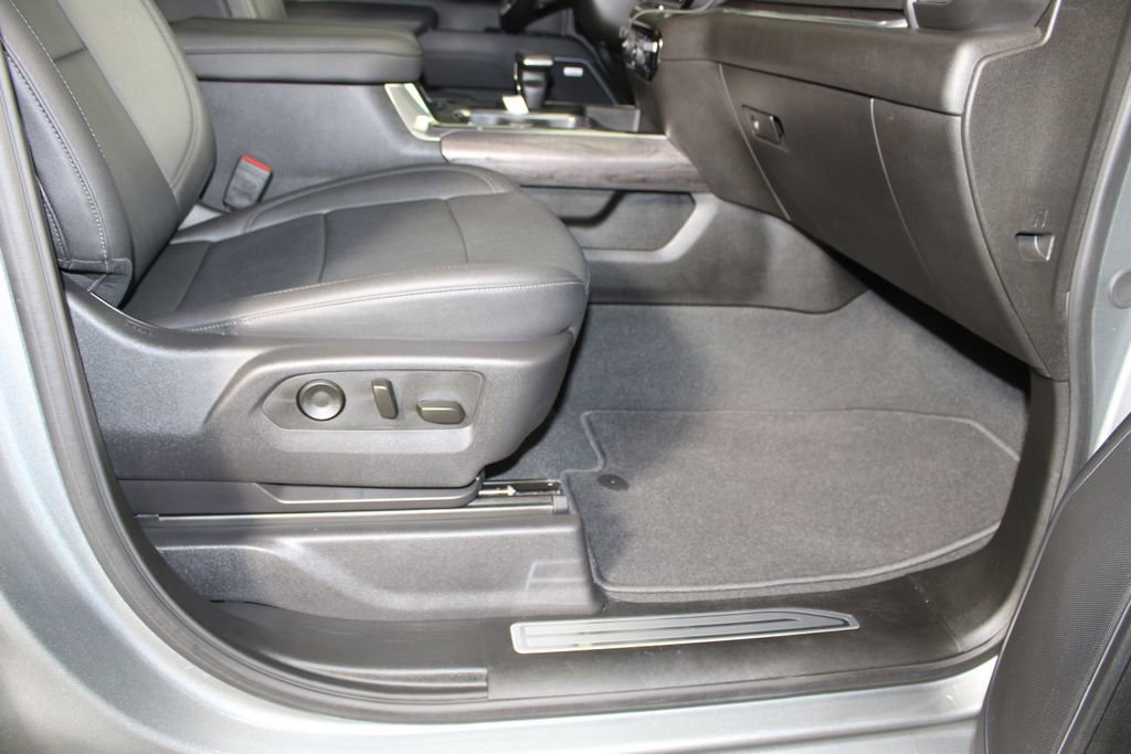 Used 2025 Chevrolet Silverado 1500 LTZ image 11