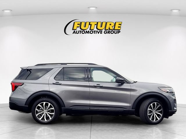 Certified 2025 Ford Explorer ST-Line AWD/4WD image 3