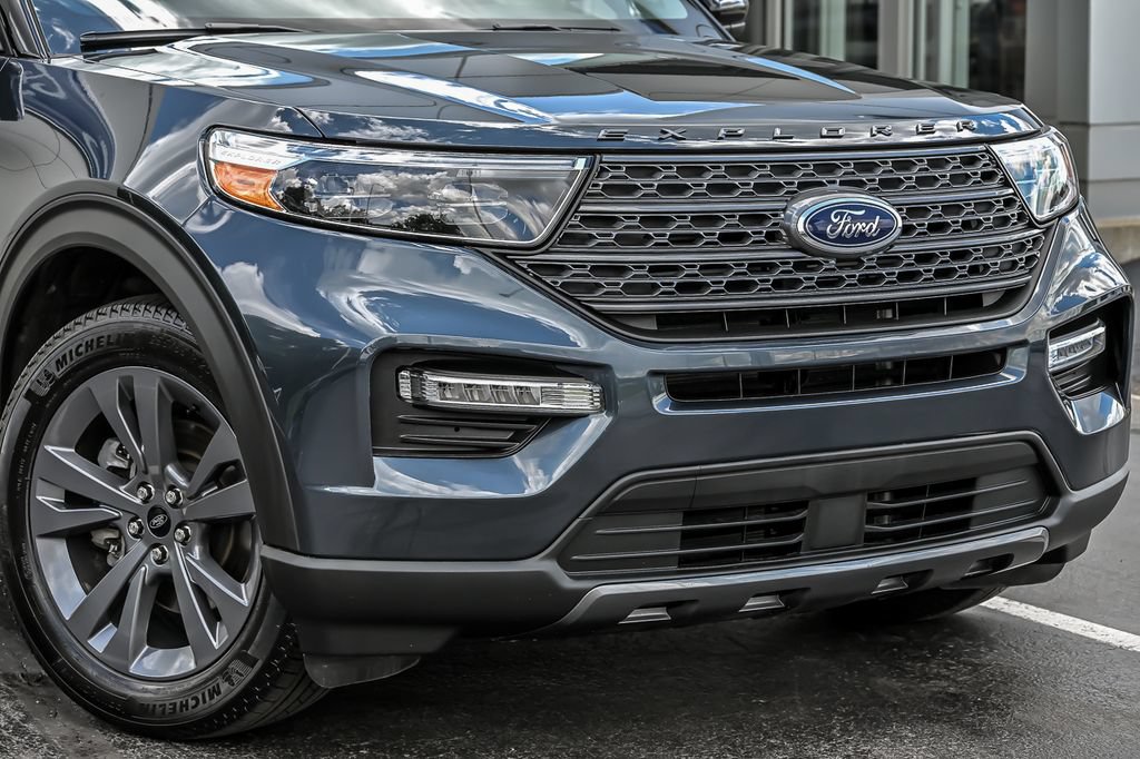 Certified 2024 Ford Explorer XLT w/ Equipment Group 202A AWD/4WD image 2