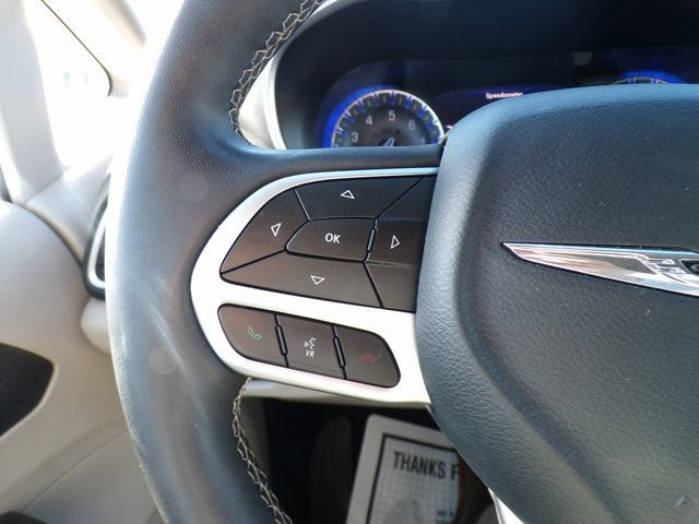 Used 2024 Chrysler Pacifica Touring-L FWD image 21