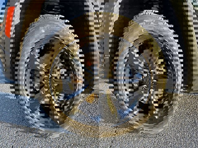 Used 2023 Jeep Grand Cherokee L Laredo image 2