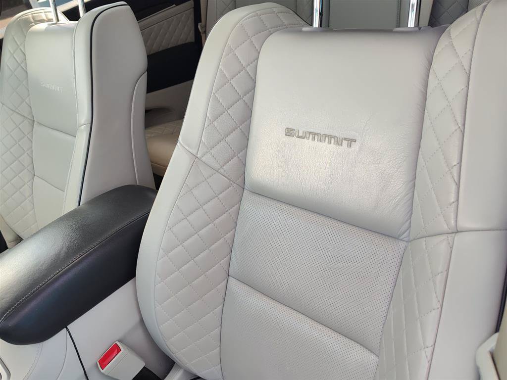 Used 2019 Jeep Grand Cherokee Summit AWD/4WD image 12