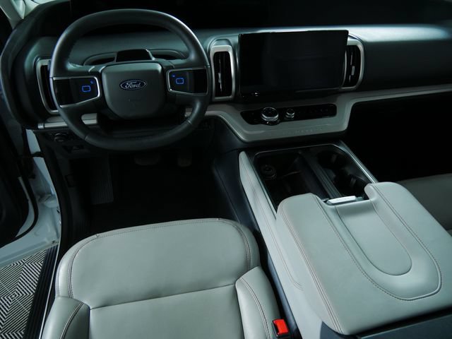 Certified 2025 Ford Expedition Active AWD/4WD image 2