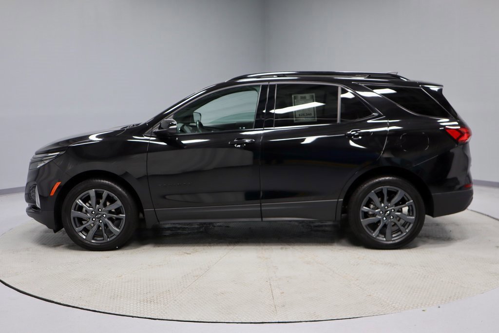 Used 2022 Chevrolet Equinox RS w/ Infotainment Package image 2