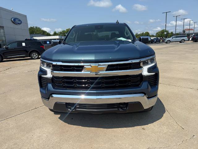Used 2024 Chevrolet Silverado 1500 LT AWD/4WD image 2