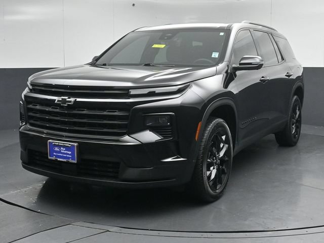 Used 2024 Chevrolet Traverse LT w/ Midnight/Sport Edition AWD/4WD image 3