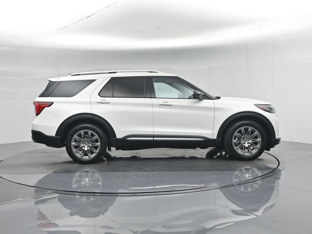 Certified 2025 Ford Explorer Platinum RWD image 32